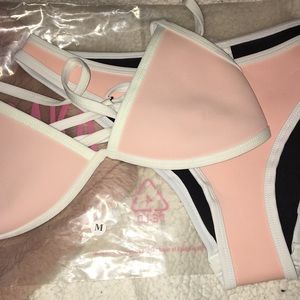Hoaka Swimwear Bikini